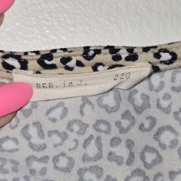 Boutique Chic Leopard Print Knot Front Blouse Size Medium - Picture 5 of 6